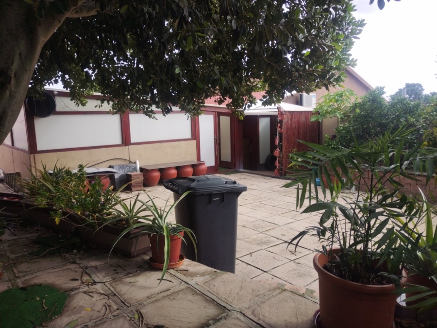 7 Bedroom Property for Sale in Brackenfell Central Western Cape